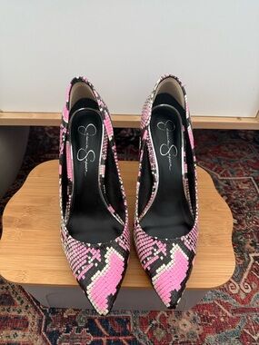 Pink and Black Snake-Print Pointed Pumps